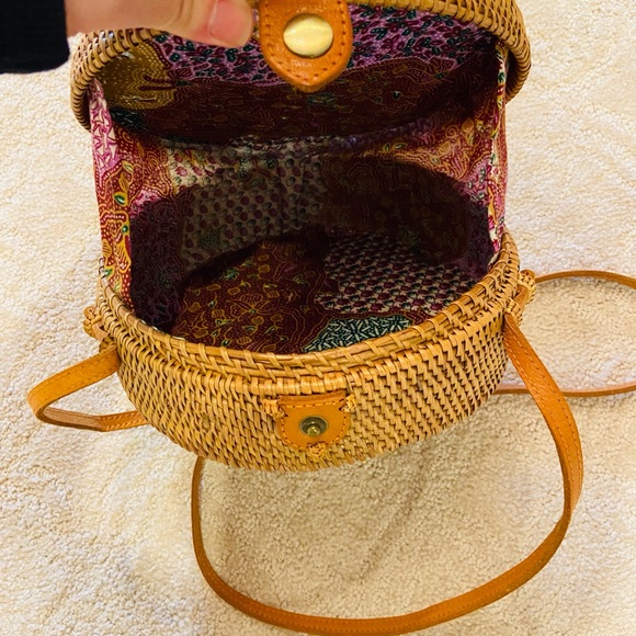Woven rattan crossbody bag - Picture 3 of 3